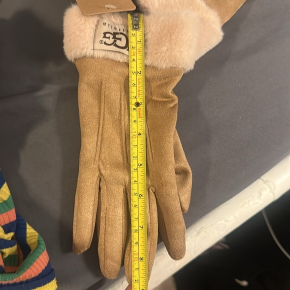 UGG Australia sheepskin gloves - Picture 6 of 7